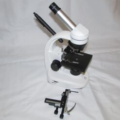 نمای بغل میکروسکوپ xsp44 و سیستم تنظیم شدت نور تعبه شده در پایه آن