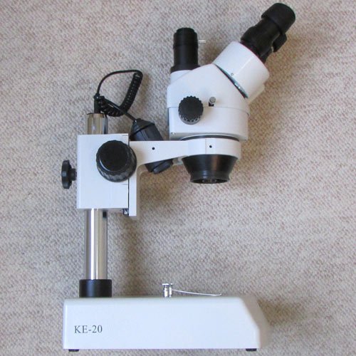 استریو میکروسکوپ زومیک سه چشمی 14 تا 90 برابر مدل KE-20