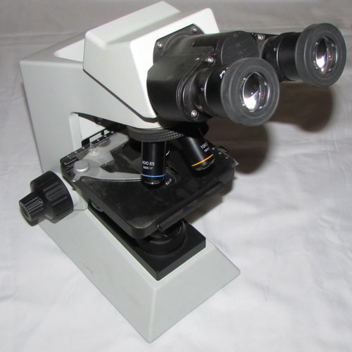 نمای روبرو میکروسکوپ بیولوژی 1600 برابر حرفه ای طرح المپیوس CX21